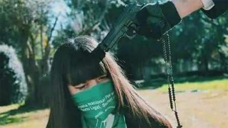 Denunciaron al docente de Orán que publicó el "fusilamiento" de una militante del aborto legal