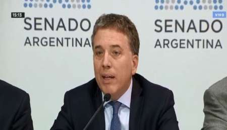 Ahora el Gobierno dice que no estudia modificar los impuestos a los pasajes al exterior