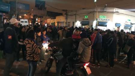 Manteros piden una solución definitiva: "Nos quieren dar un horario que es imposible"