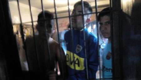 Reos envían videos para extorsionar a familiares