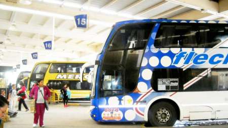 El servicio de micros Salta-Buenos Aires se redujo un 26% por la competencia aérea