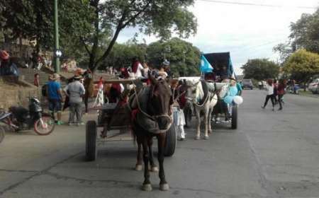Agreden a proteccionistas en un inédito desfile de carreros