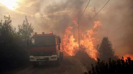 Al menos 50 muertos y 156 heridos por varios incendios en Grecia