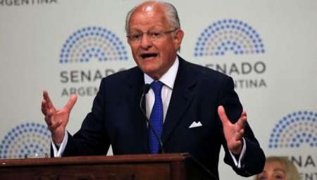 El médico Albino criticó el uso de los preservativos: "No sirven porque el virus del SIDA atraviesa la porcelana"