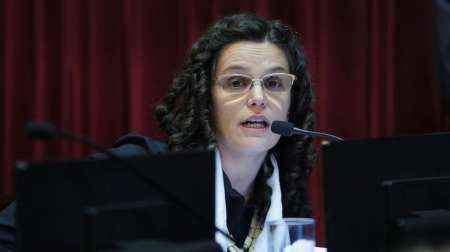 Fiore: "sería más respetable que Macri se saque la careta y diga lo que piensa sobre el aborto"