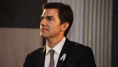 Urtubey: “El recorte de las asignaciones familiares, vuelve a marcar la mirada centralista del Gobierno”