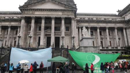 Aborto legal: el "no" sumó un voto y ahora la mirada está en los ausentes e indecisos
