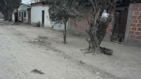 Iba en su moto y cuando unos jóvenes lo agredieron, sacó un arma y mató a uno