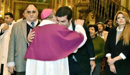 Según Urtubey, “es difícil” que los estudiantes vayan a misa en horario escolar