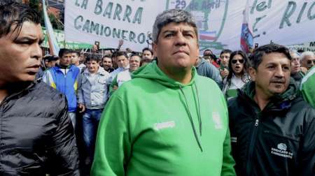 Pablo Moyano amenazó con una "gran movilización" como respuesta al embargo al gremio de Camioneros