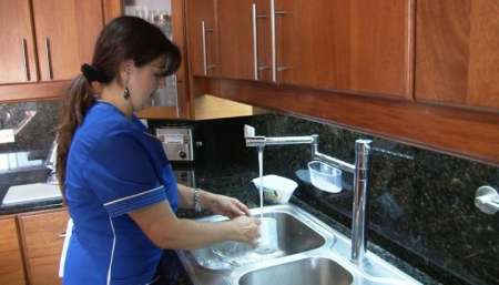 Personal de casas particulares firmaron un aumento salarial del 25%