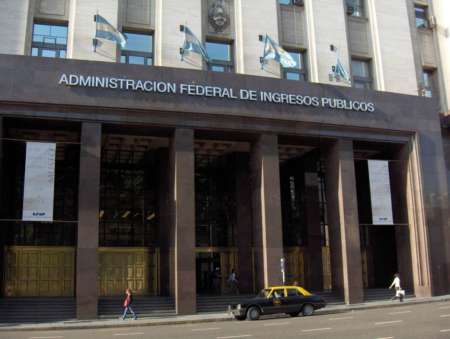 La recaudación nacional creció el 27,8% en febrero, impulsada por el IVA