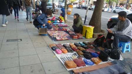 Comerciantes y manteros exigen trabajos formales