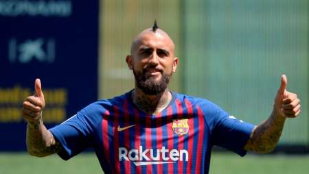 Tras llegar al Barça, Arturo Vidal evitó polémicas y se rindió ante Lionel Messi: "Es el mejor de la historia"