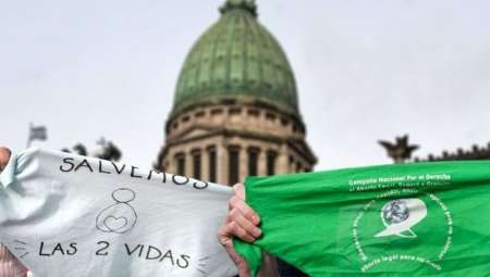 Histórica votación: habrá vigilias, misas y pañuelazos en Salta de los grupos a favor y en contra de la legalización del aborto