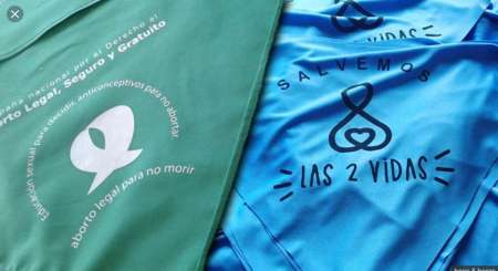 Hubo un fuerte cruce de verdes y celestes frente a la Catedral