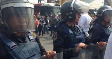 Habrá penas más duras para quienes les falten el respeto o agredan a los policías