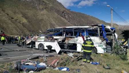 Un trágico accidente en Ecuador dejó 24 muertos: la mayoría colombianos y venezolanos