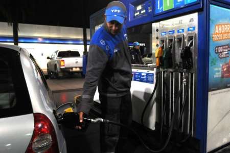 Por una suba de impuestos, vuelve a subir el precio de las naftas