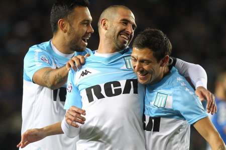 Racing le ganó con contundencia a Vélez y se acomodó en la Superliga