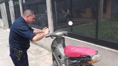 Periodista de Salvador Mazza encontró una bala en su motocicleta