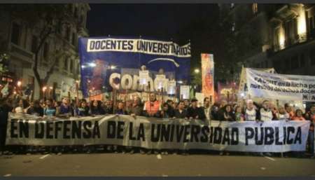 Sin acuerdo a la vista, el Gobierno recibe a los docentes universitarios
