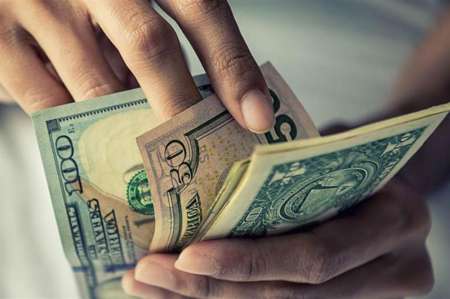 Tras un nuevo máximo histórico, el dólar vuelve a subir y en algunos bancos supera los $32