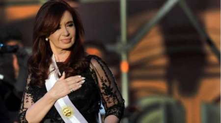 Cristina Kirchner denunció que en los allanamientos se llevaron las bandas y bastones presidenciales