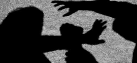 Barría la vereda, la golpearon y la dejaron tirada en Tres Cerritos