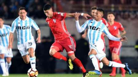Copa Libertadores: Al final del PT, River vence 2-0 a Racing