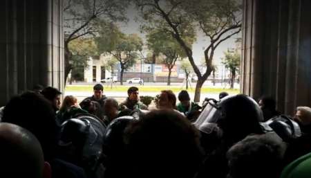 Anunciaron unos 700 despidos en el ministerio de Agroindustria