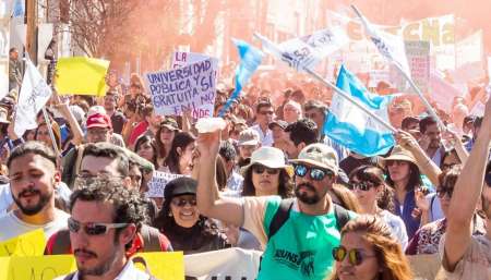 Universitarios coparon el centro de Salta