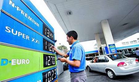 Proyectan un valor de la nafta a $50 por la nueva disparada del dólar