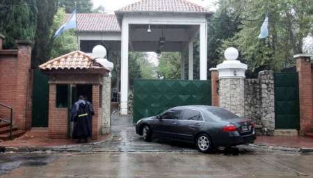 El Gobierno iría por retenciones e impuestos al turismo en el exterior