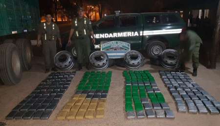 Secuestraron casi 250 kilos de cocaína ocultos en las ruedas de un camión: el chofer es salteño y está detenido