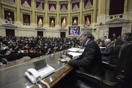 Por la crisis, podrían congelarse los sueldos en el Congreso Nacional