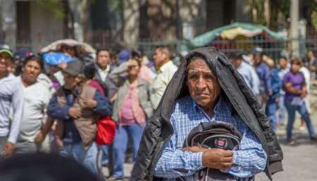 Residentes bolivianos comienzan a volverse a su país por la crisis argentina