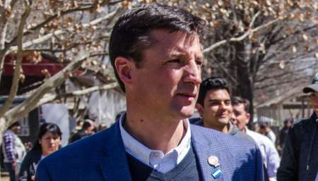 Lucas Elizalde, en la exposición. Pablo Yapura