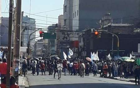 No salgas al centro, tres movilizaciones provocan caos vehicular