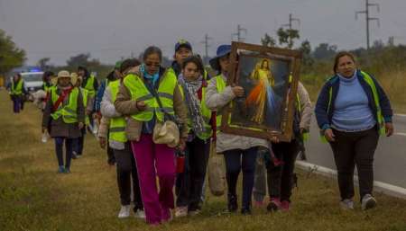 Más de 350 peregrinos recorren la ruta 34 desde el norte provincial