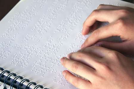 Alumnos presentaron una novena del Milagro en sistema Braille