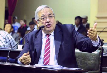 Godoy le explicó a Cargnello lo sucedido con el crucifijo a través de una nota