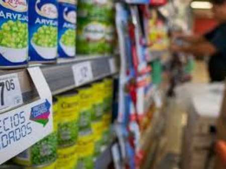 Sancionan a 16 comercios más por no exhibir precios