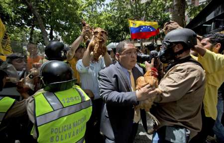 En Venezuela, la policía reprimió una marcha opositora