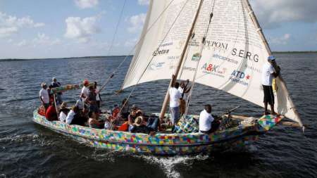Parte de Kenia el primer barco fabricado íntegramente con plástico reciclado