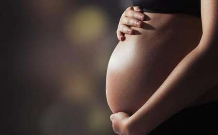 Compartía su embarazo por inseminación artificial en las redes y murió en la cesárea