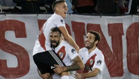 Denunciaron al futbolista de River Rafael Santos Borré por violencia de género