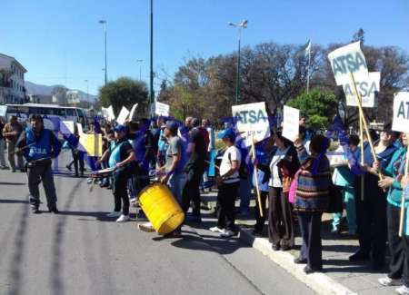 Situación desesperante de empleados del Sanatorio El Parque, tras adeudarles cinco aguinaldos y tres sueldos