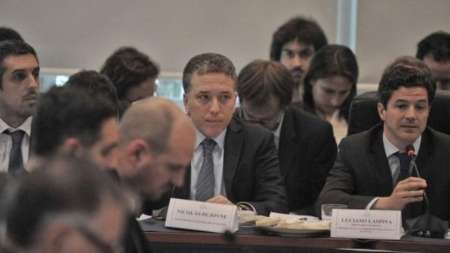 Dujovne desmintió en Diputados que el Gobierno analice dolarizar la economía