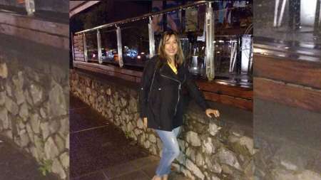 ¿Quién era la mujer asesinada en el hotel alojamiento?